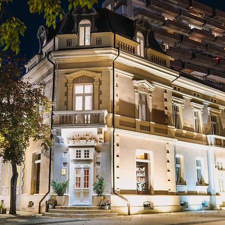 Хотел Театъръ Hotel Pleven Ngoại thất bức ảnh