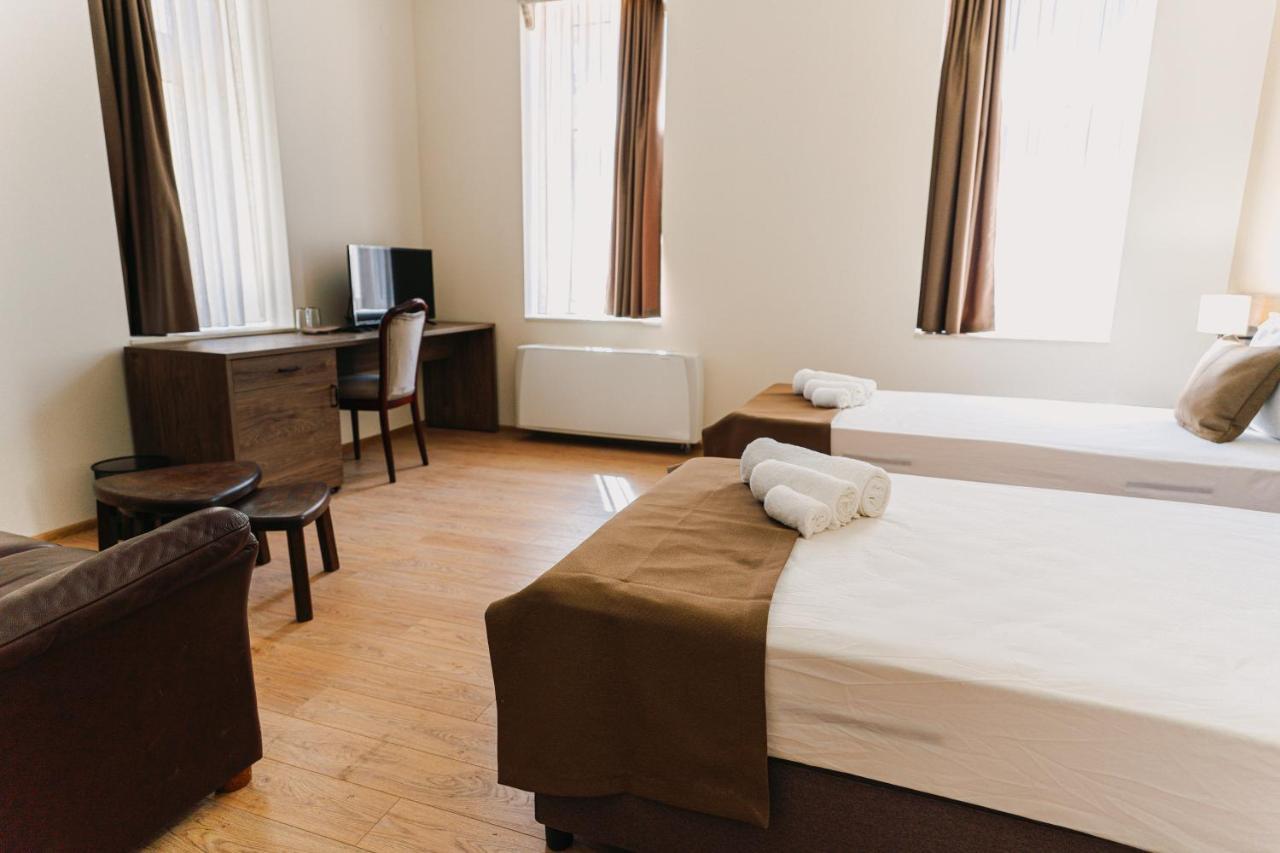Хотел Театъръ Hotel Pleven Ngoại thất bức ảnh