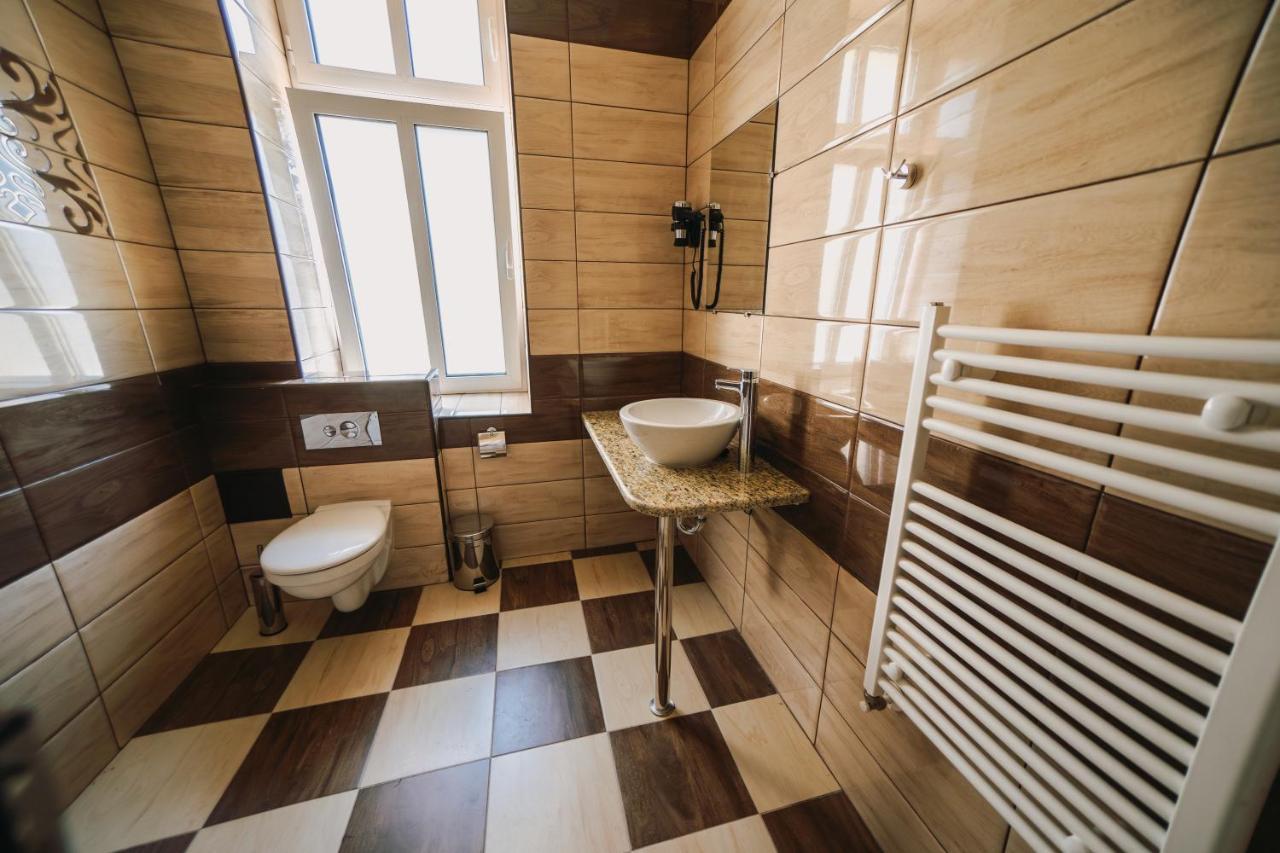 Хотел Театъръ Hotel Pleven Ngoại thất bức ảnh