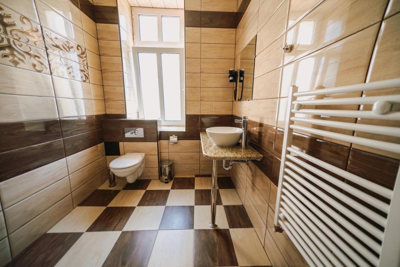 Хотел Театъръ Hotel Pleven Ngoại thất bức ảnh