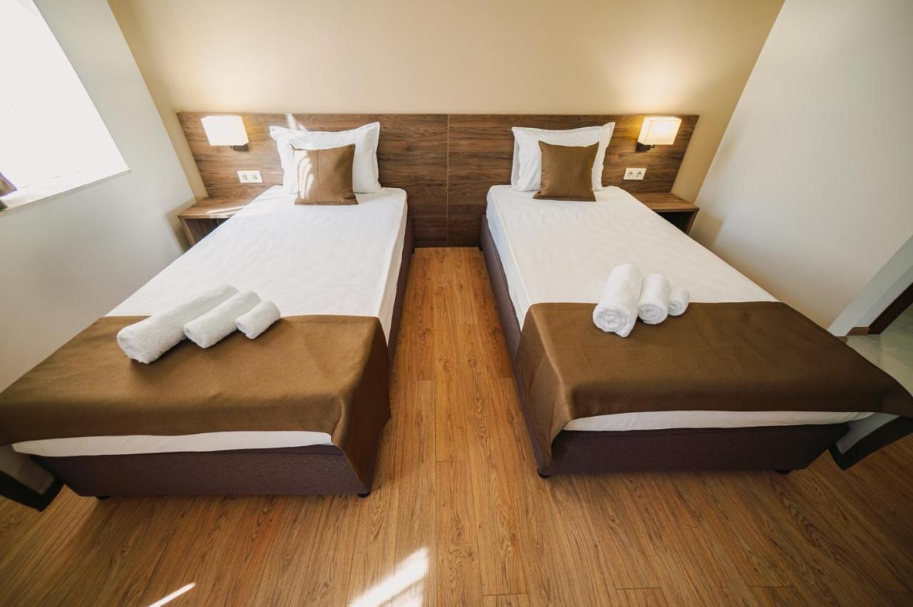 Хотел Театъръ Hotel Pleven Ngoại thất bức ảnh