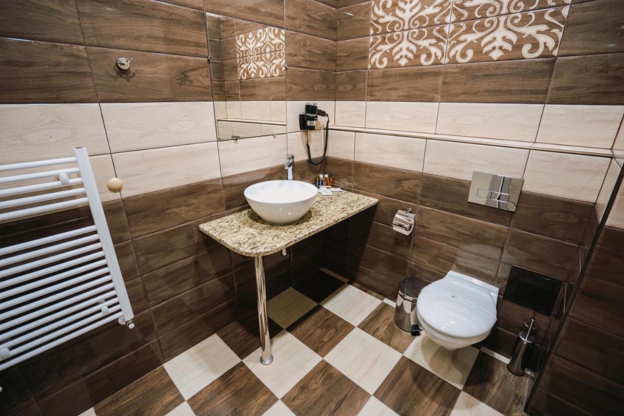 Хотел Театъръ Hotel Pleven Ngoại thất bức ảnh
