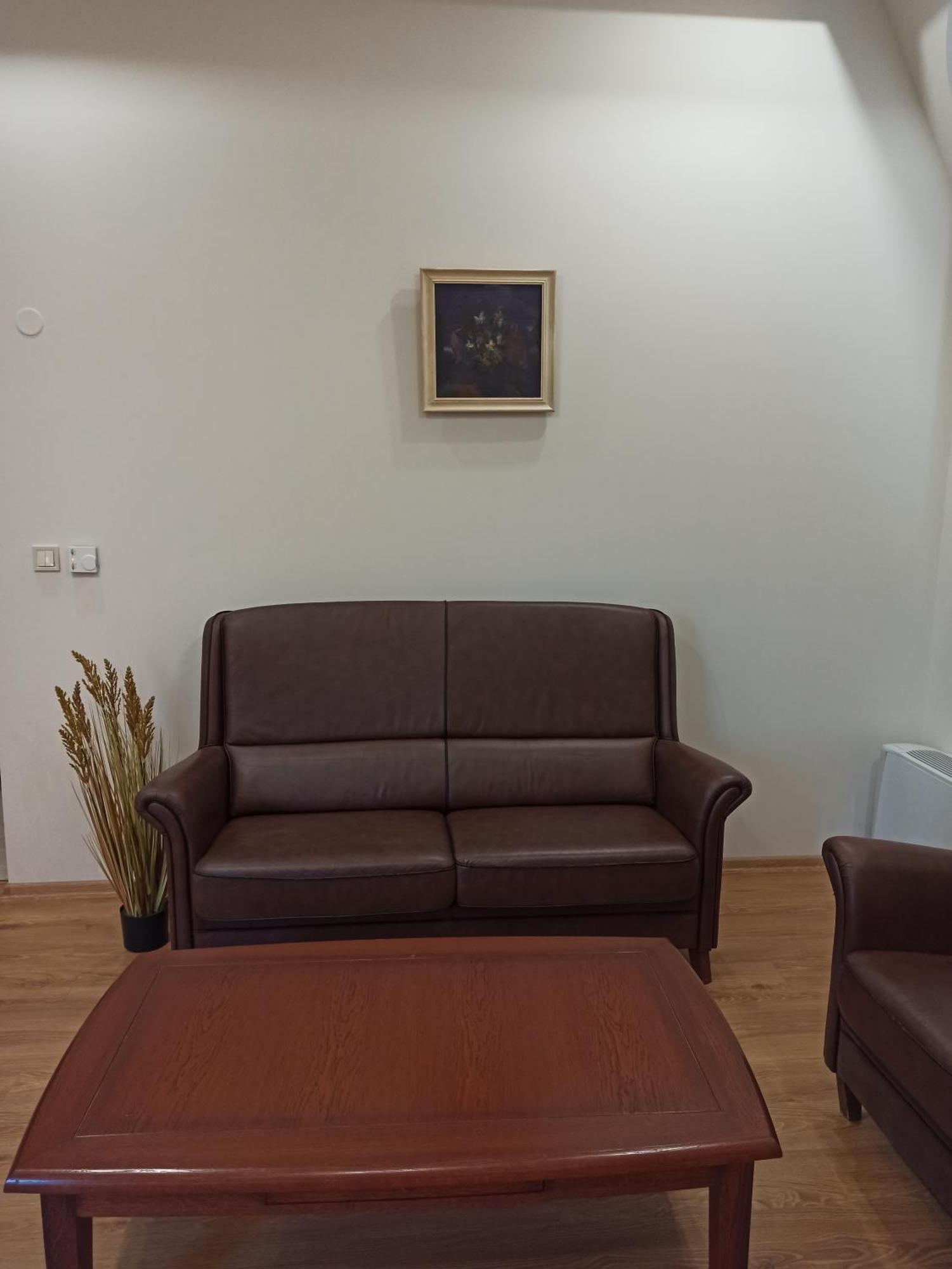 Хотел Театъръ Hotel Pleven Ngoại thất bức ảnh
