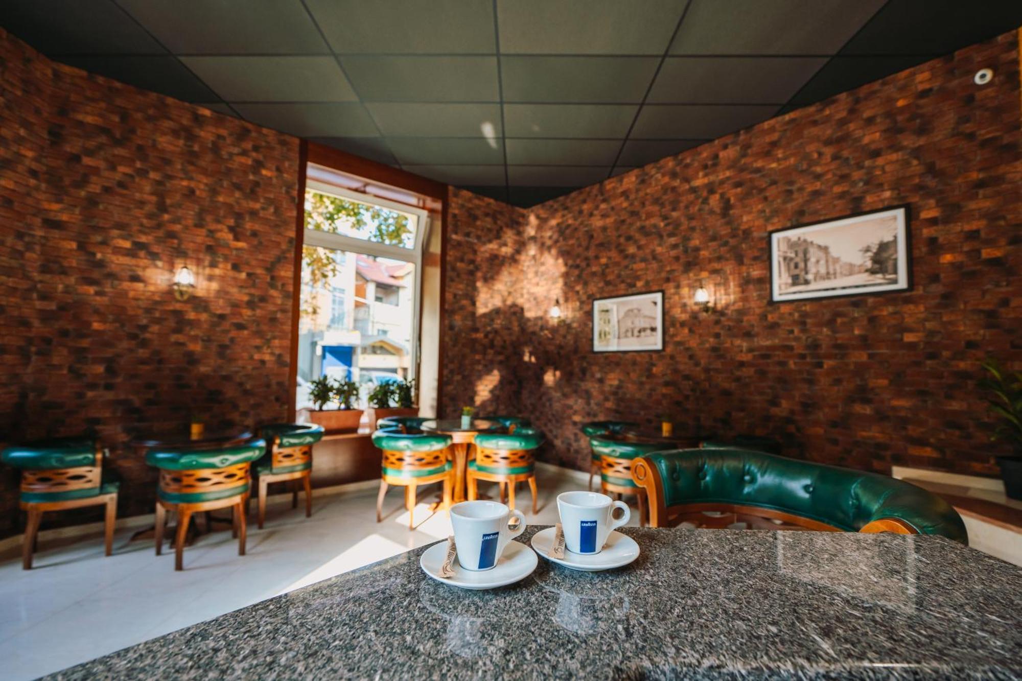 Хотел Театъръ Hotel Pleven Ngoại thất bức ảnh