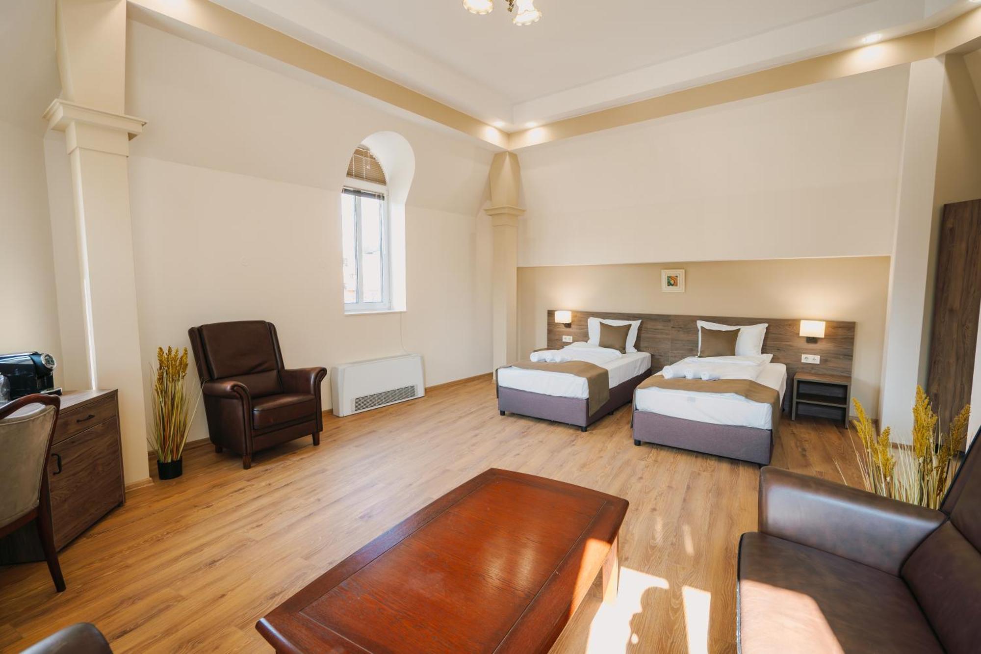 Хотел Театъръ Hotel Pleven Ngoại thất bức ảnh