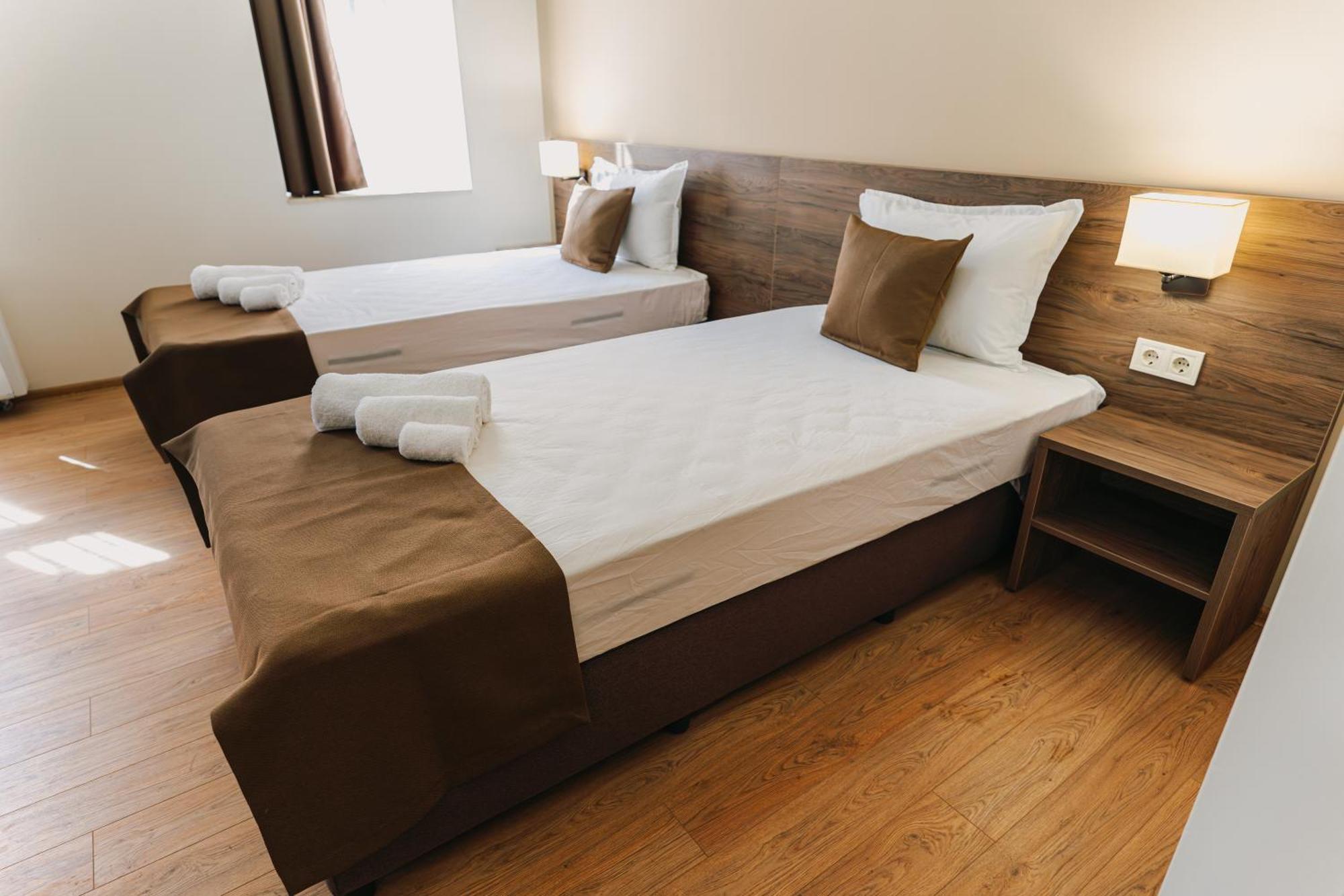 Хотел Театъръ Hotel Pleven Ngoại thất bức ảnh