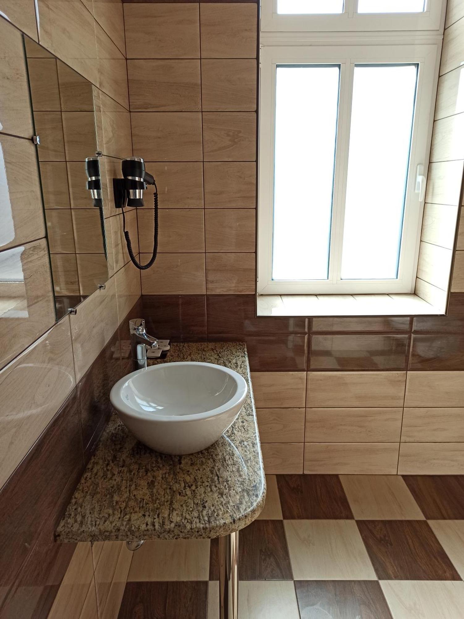 Хотел Театъръ Hotel Pleven Ngoại thất bức ảnh