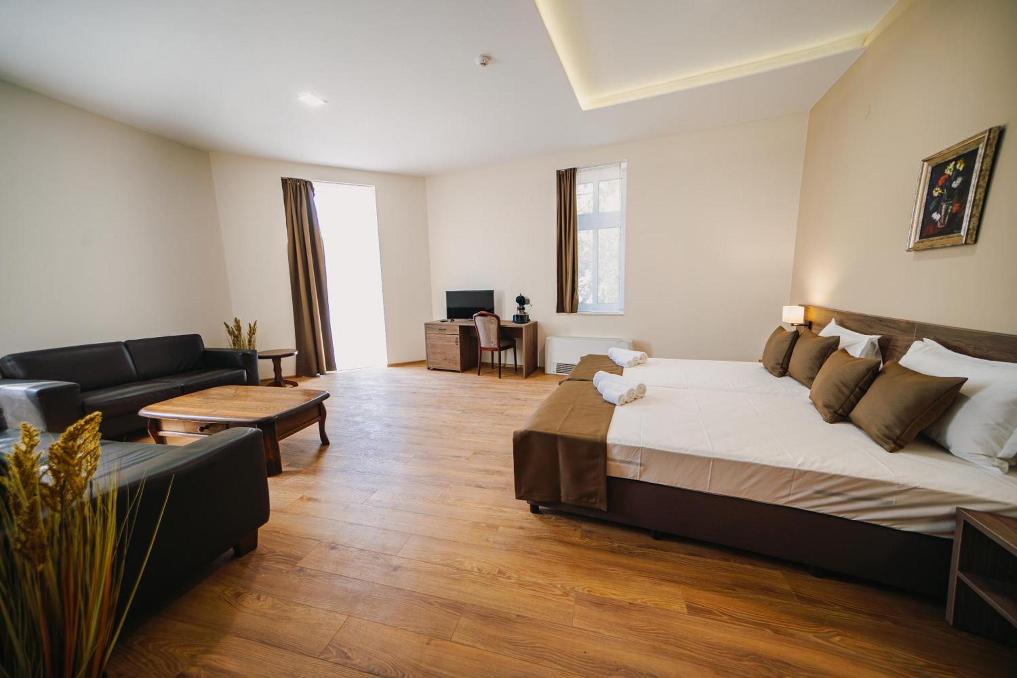 Хотел Театъръ Hotel Pleven Ngoại thất bức ảnh