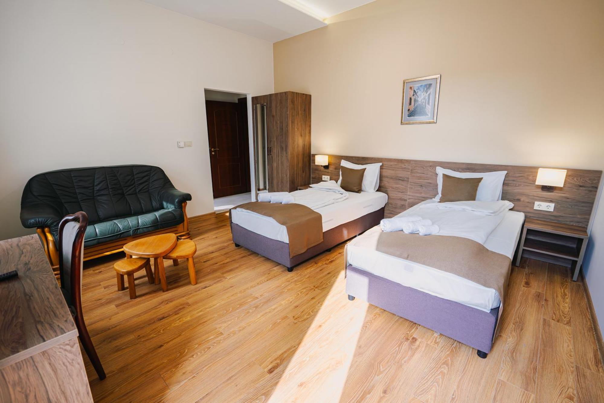 Хотел Театъръ Hotel Pleven Ngoại thất bức ảnh