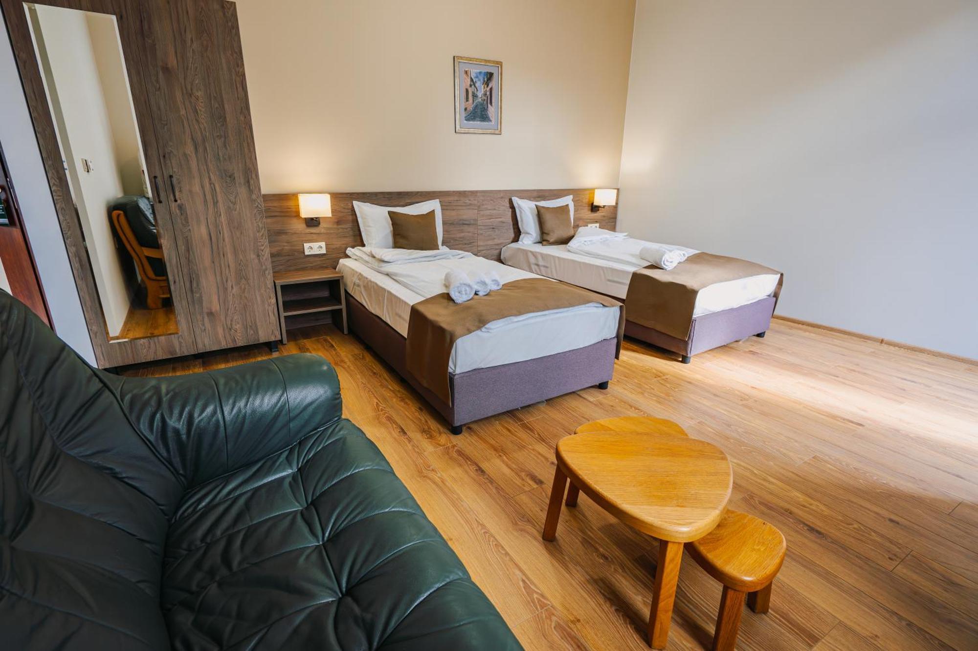 Хотел Театъръ Hotel Pleven Ngoại thất bức ảnh